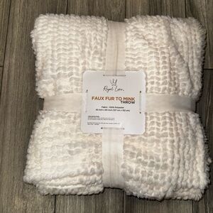 Royal Luxe Faux Fur to Mink Throw Blanket 50x60 White Polyester Machine Washable